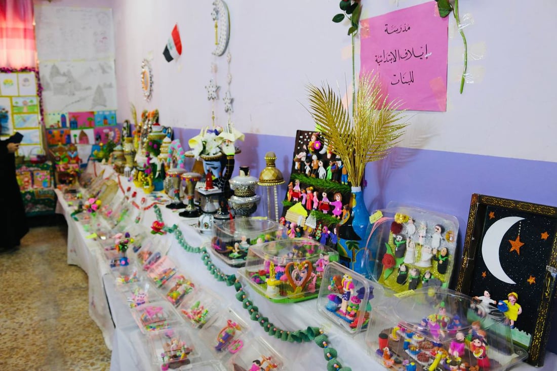 صور: أعمال يدوية ولوحات فنية مبهجة لمدارس شمال البصرة