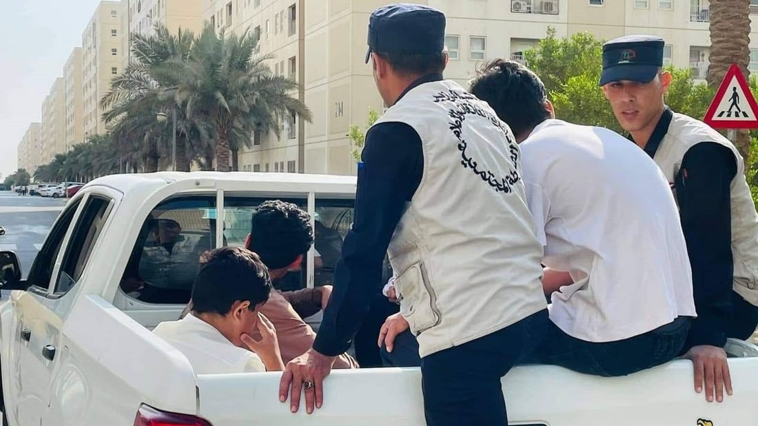 صور: الشرطة المجتمعية تلاحق الهاربين من مدارس بسماية.. ومحاضرات عن “حب الوطن”