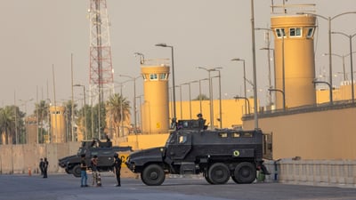 واشنطن تنفي سحب موظفين من السفارة الأميركية في بغداد