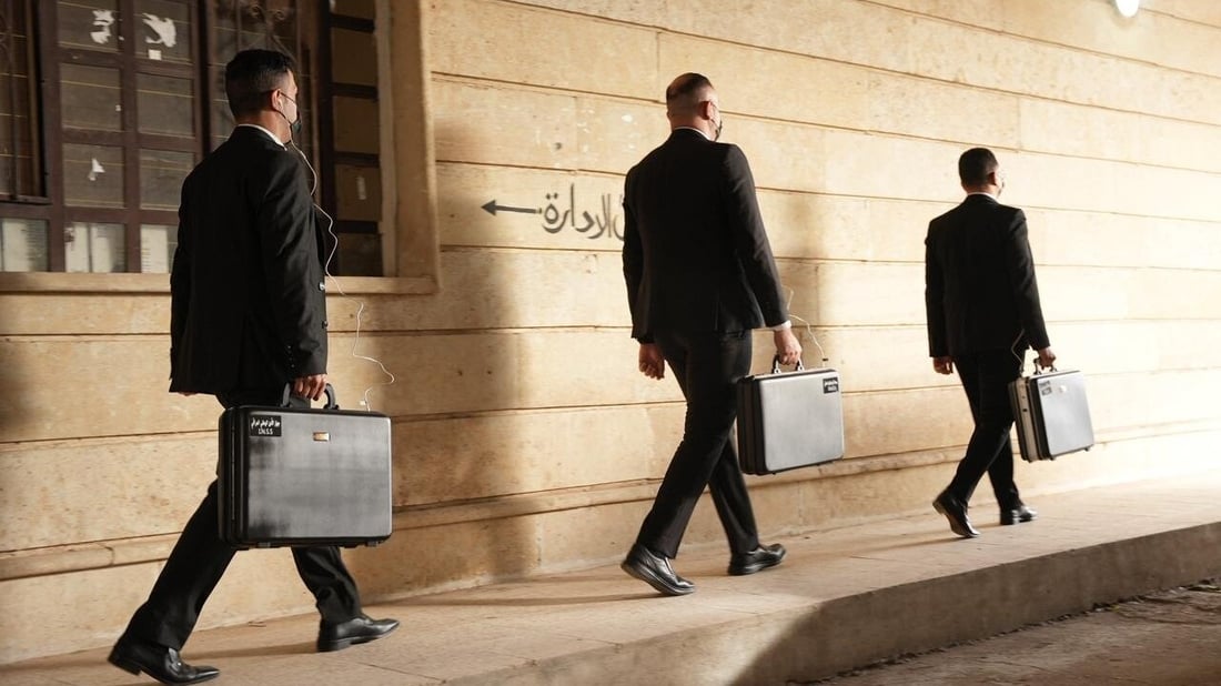 حقائب ذكية في امتحانات نينوى لمنع الغش.. ترصد ذبذبات السماعات والهواتف