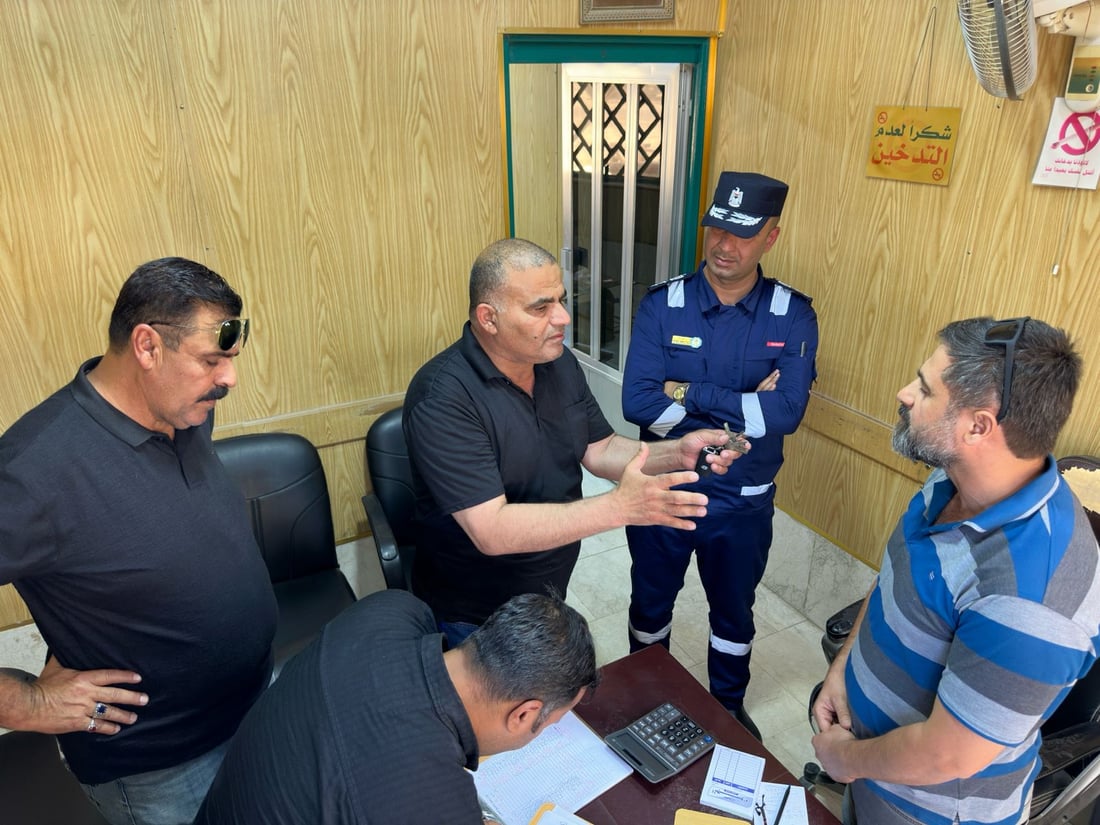 صور: اعتقال تجار في النجف يبيعون “سندويج بنل” ممنوع.. صودرت كميات كبيرة