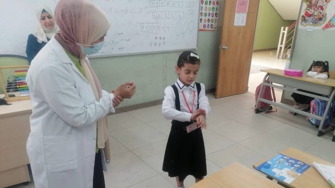 كيف بدأت الدراسة هذا اليوم في بسماية؟ الأطفال تعلموا غسل اليدين (صور)