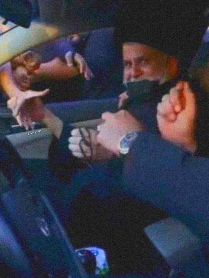 الصدر يتفقد الزوار في مرقد الإمام علي بالنجف في ذكرى وفاة النبي محمد