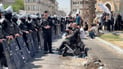 جرحى الحشد يفترشون الأرض وسط بغداد ويطالبون بحق الجمع بين راتبين