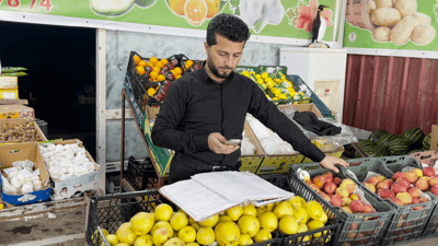 دوکاندارێک لە قەرزی سێ ملیۆن دیناری موشتەرییەکانی خۆش بوو