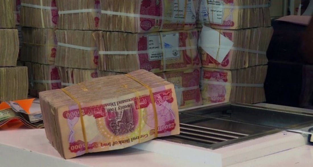 خبير يقارن بين رواتب العراقيين: موظف يتقاضى 300 ألف وآخر 9 ملايين.. الفجوة 3000%