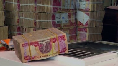 خبير يقارن بين رواتب العراقيين: موظف يتقاضى 300 ألف وآخر 9 ملايين.. الفجوة 3000%