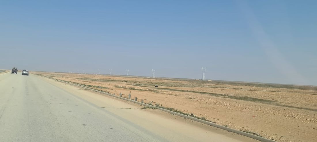 صور: خط الكهرباء الأردني يصل مفرق الكيلو 70.. لن يبلغ الرطبة قبل الصيف