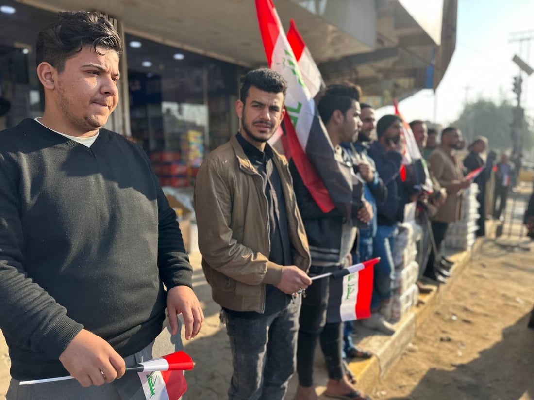 صور: تظاهرة في الديوانية تنديداً بأزمة الدولار.. واللافتات تلوّح بإضراب التجار