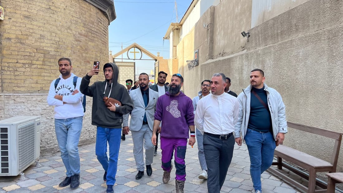 صور: فتيات البصرة ينافسن الرجال في “الإرشاد السياحي” وفريق تدريب خاص من الموصل