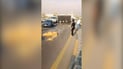 قطعة كونكريتية تقطع جسر ساحة سعد في البصرة.. سقطت من “تريلة”