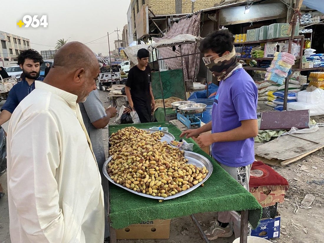 صور: “الشويثي” لم يعد للأثرياء.. بساتين النخيل ترفد الناصرية بكميات وفيرة