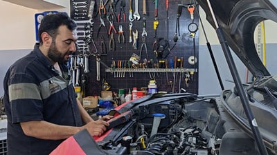 ميكانيكي عراقي: وجدت الحل.. هكذا ستعمل السيارات الحديثة على البنزين العادي