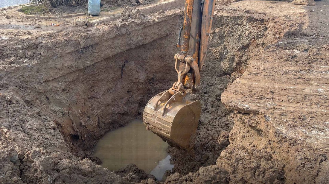 چاککردنەوەی بۆرییە شکاوەکەی کارێزەوشک ئاسان نییە