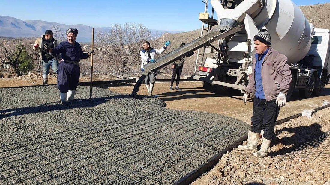 چه‌ند كۆڵانێكی ناحیه‌ى هێرۆ له‌ قوڕ و خۆڵ ده‌ربازیان ده‌بێت