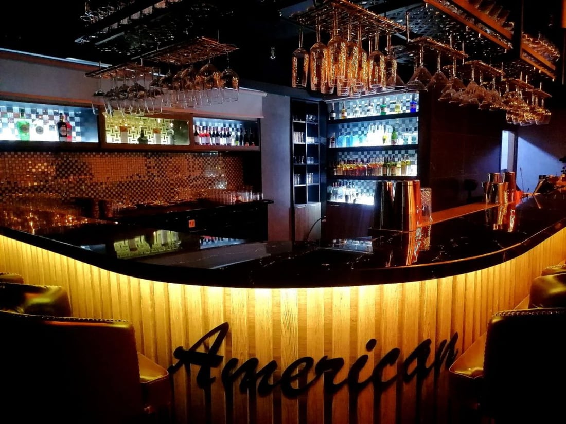 صور: مطعم أمريكي يغني بالفارسية في أربيل.. دي جي عايدة تنادي الجمهور العربي