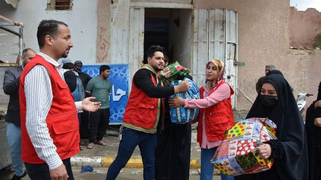الطوابير تصطف أمام “أحباب الله”.. 2650 سلة غذائية للفقراء في الرميثة (صور)