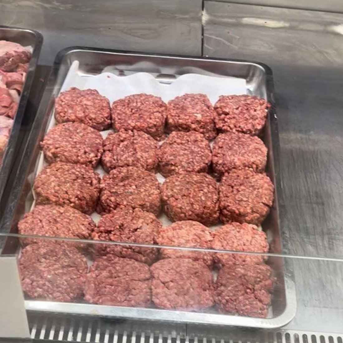  تۆنێک گۆشتى سوور دەستى بەسەرداگیرا