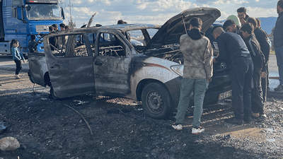 ئۆتۆمبێلێکی تۆیۆتا هایلۆکس لە نزیک پیرەمەگرون سووتا