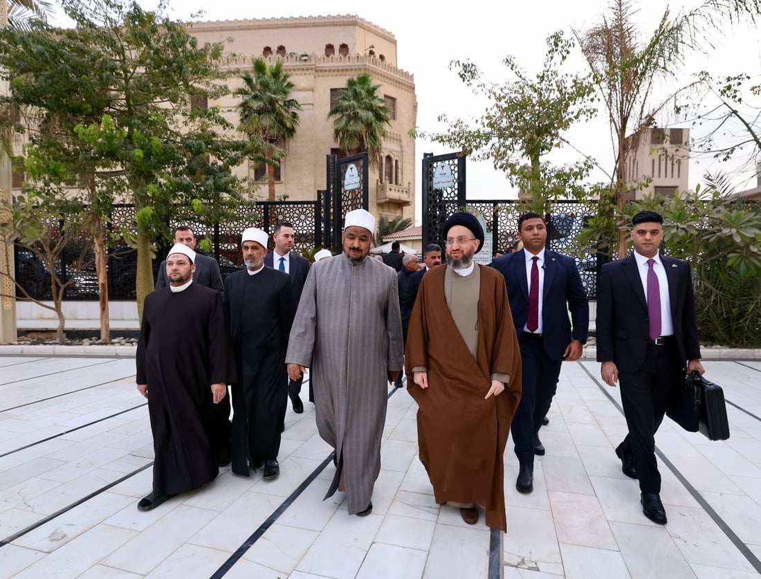 صور من زيارة عمار الحكيم لمسجدي الإمام الحسين والسيدة زينب في القاهرة