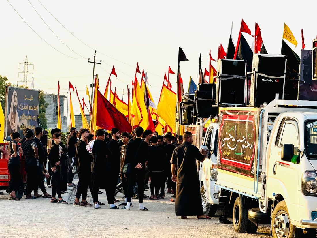 صور: 140 راية تحركت من خور الزبير نحو كربلاء.. استعراض المشاية في الأصمعي
