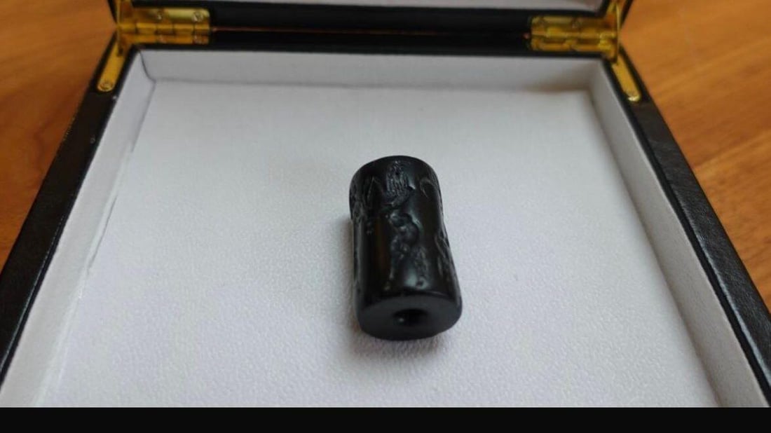 Iraq recovers 4,200-year-old Akkadian seal stolen from Duhok Museum in 1991