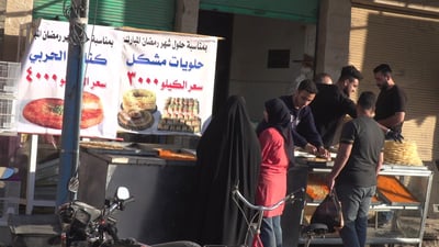 فيديو: الحلويات في المسيب لا تتأثر بالغلاء.. كيلو “المشكّل” بـ 3 آلاف دينار فقط