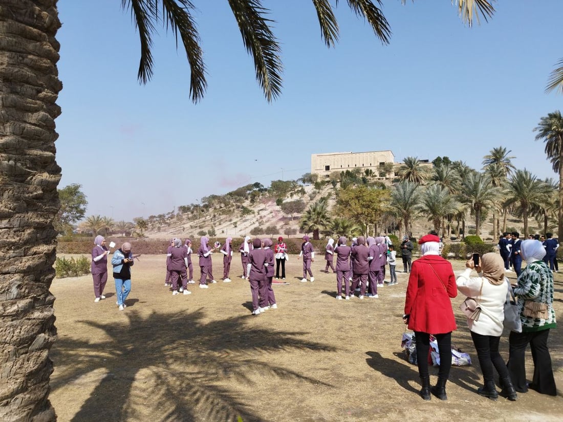 بابل: لحظات تاريخية في حياة الطلبة.. صور من حفل التخرج في الجنائن المعلقة