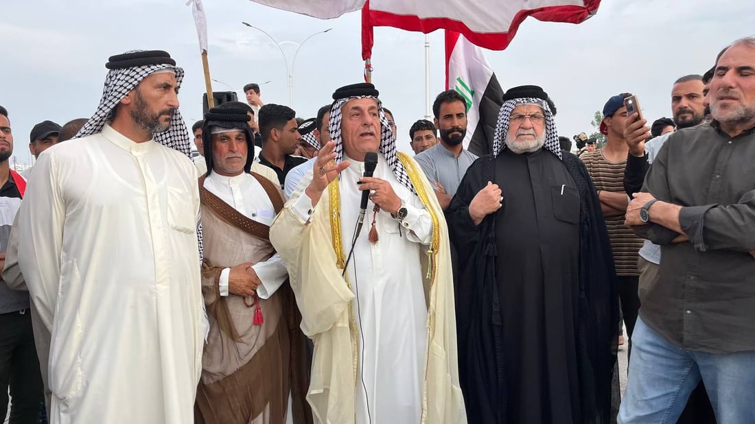 عشائر الهارثة تخرج راياتها للتظاهر.. الإهمال بات لا يطاق وهذه مجرد بداية (صور)