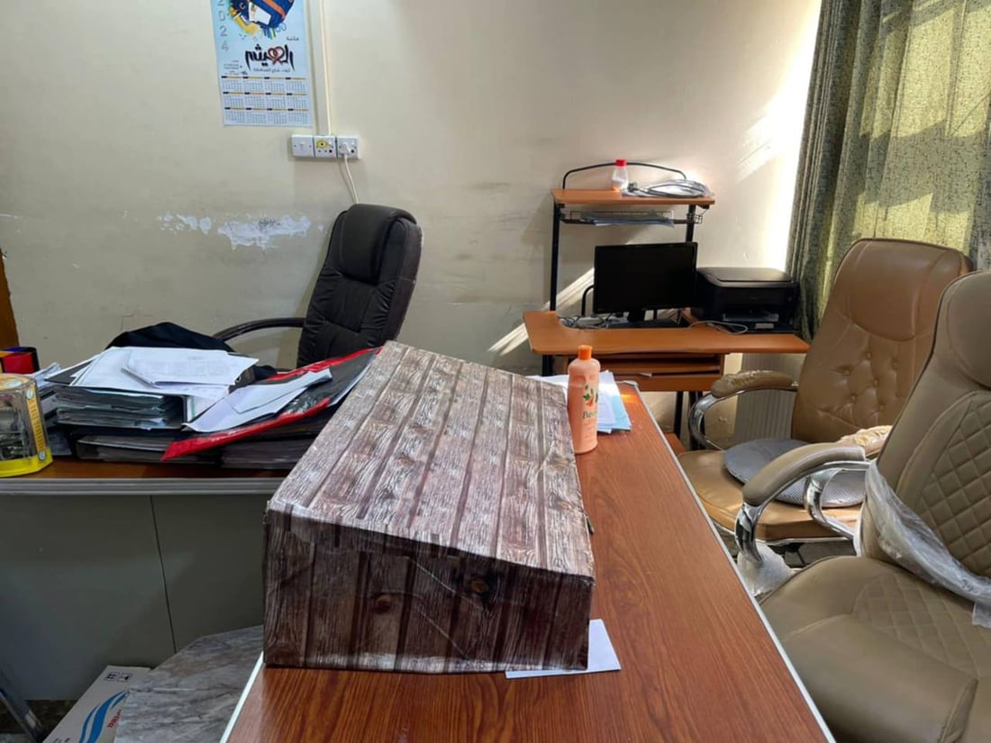 صور: موظفو خزينة واسط يتركون مكاتبهم فارغة ويعتصمون أمام الدائرة