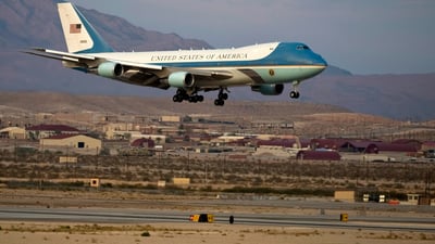 فڕۆكەكەی ترەمپ كێشەی تێكەوت و گەڕایەوە