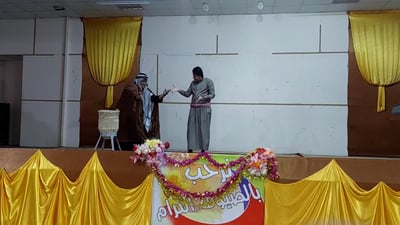 سوق الشيوخ تتنفس من المسرح.. فرقة “جذور الطيب” تستعد لسفرة إلى مصر (فيديو)