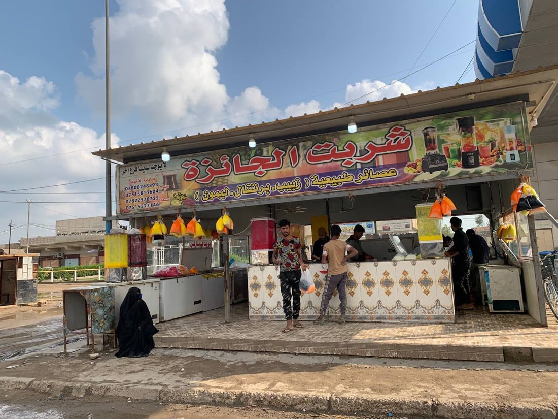 أبو غريب: رمضان ينعش “بسطات الشربت واللبن”.. ألوان جذابة في طريق الصائمين