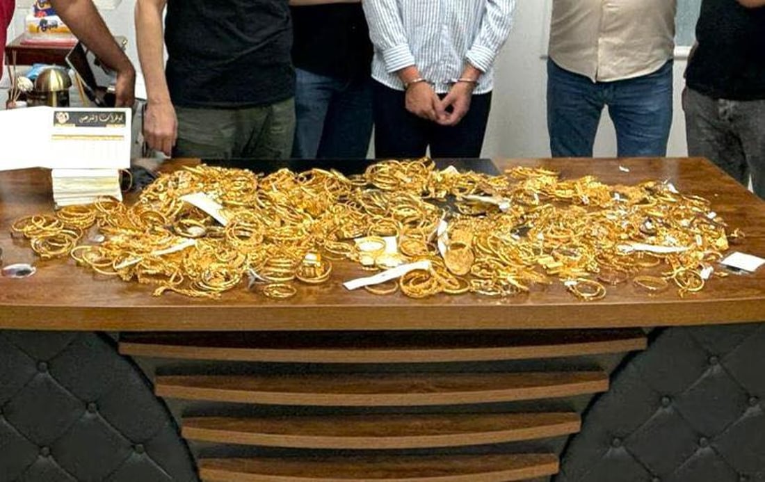 من جدار مهجور إلى داخل خزنة الذهب.. سارق يسطو على 16 كغم مصوغات في الأعظمية