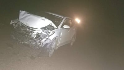 شرطة نينوى تستعين بـ”الجك” لإخراج سائق “سنتافي” على طريق الموت (صور).