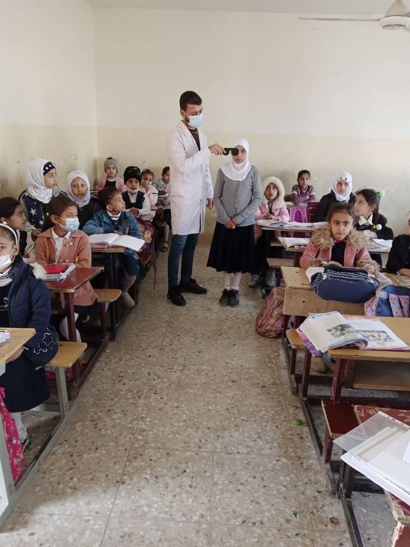 لە قوتابخانەکان چاوی قوتابییەکان دەپشکنێت