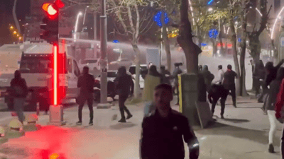 لە وان و هەکارى خۆپیشاندانە