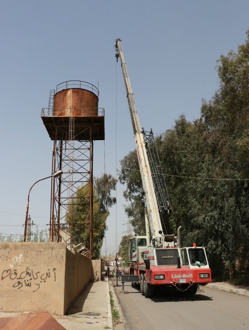 كركوك: رافعات ولحام ومهندسين لتأهيل خزان ماء عمره 50 عاماً في الدبس