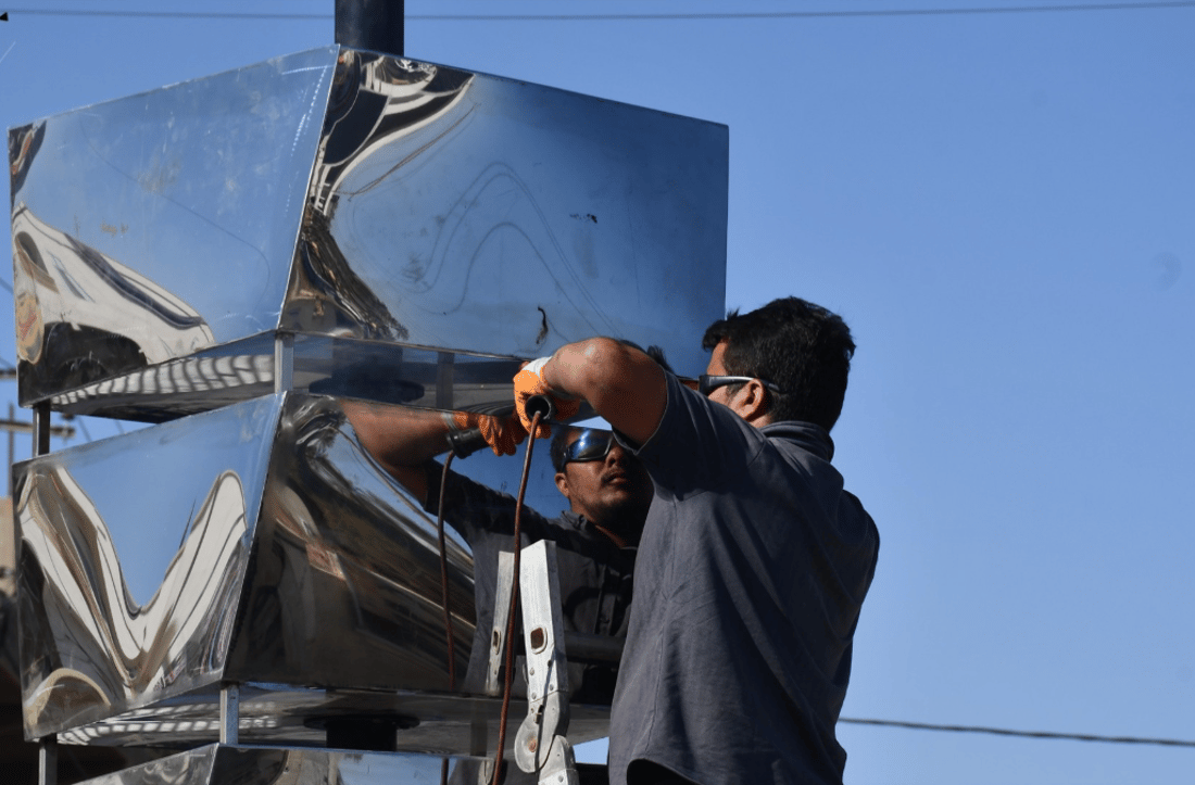 البلدية: هذا نصب فلكة حديثة للصمود والتحدي وشكراً لكوادر الكهرباء (صور)