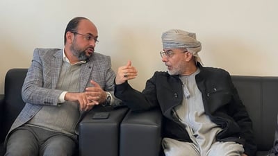 صور.. سفير السلطنة يصل الناصرية للاطمئنان على عُمانيين تعرضوا لحادث سير