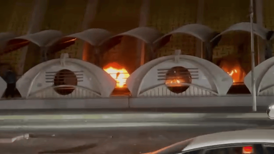 بالصورة: حرق بهو الإدارة المحلية في الناصرية