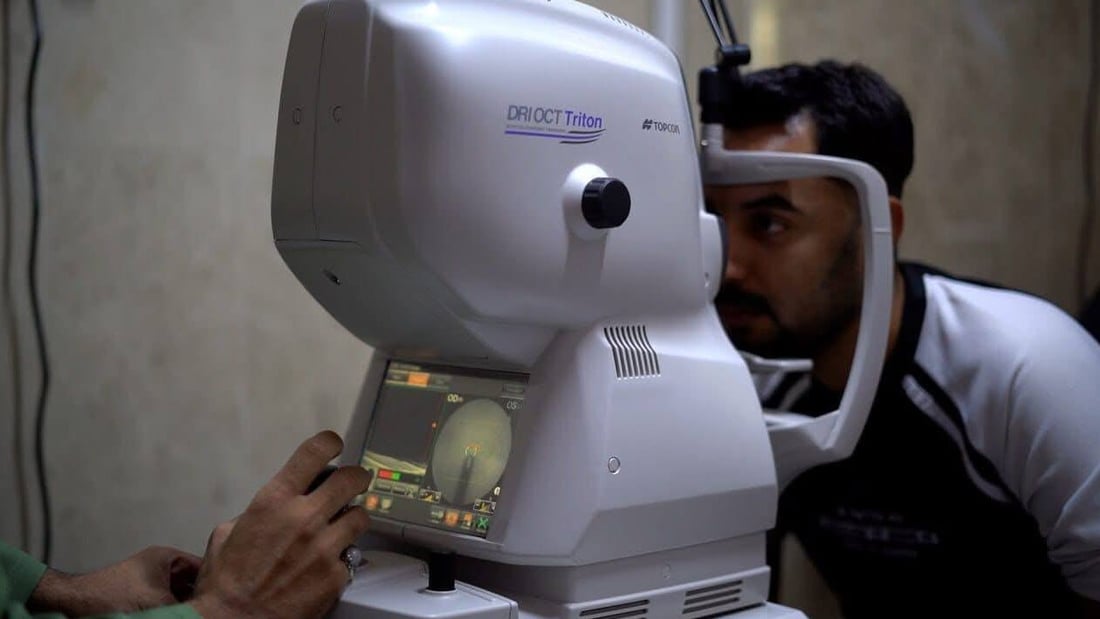 كربلاء تفحص شبكة العين ونسبة السائل بجهاز متطور وصل حديثاً