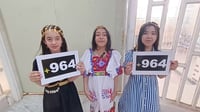 تلاميذ الفاو يغنون ويرقصون بأزياء البحر ويقدمون هدايا ...