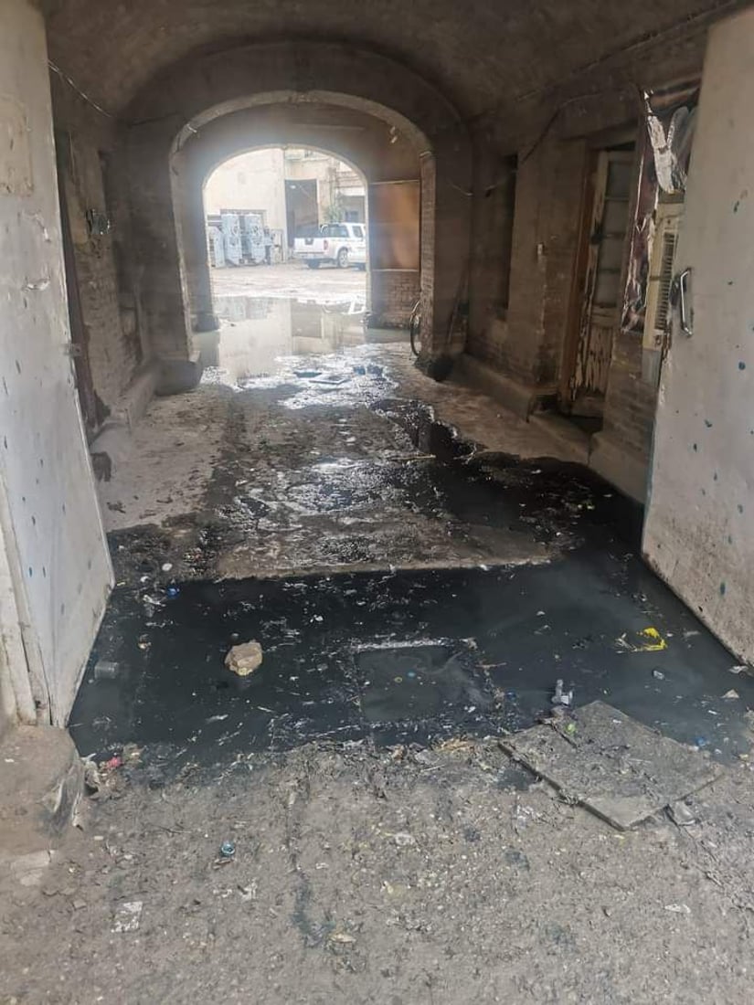 مثقفو بعقوبة غاضبون.. السراي القديم يغص بالنفايات ومياه الأمطار (صور)