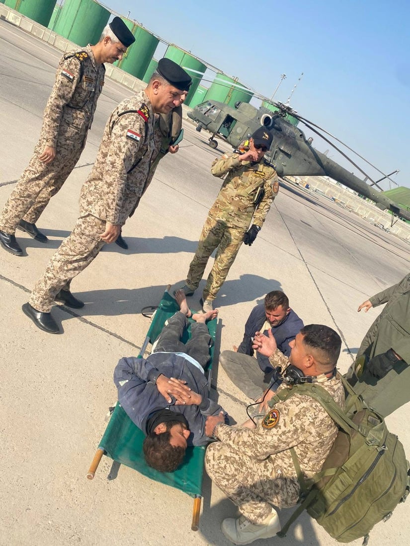 بغداد تتابع المشهد الهوليودي في بحر الفاو.. شاهد انتشال المروحية للصيادين