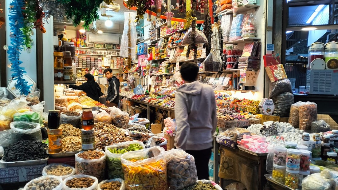 صور: أسواق بغداد الجديدة تستعد لإحياء “ليلة زكريا”.. على أمل الرزق والذريّة