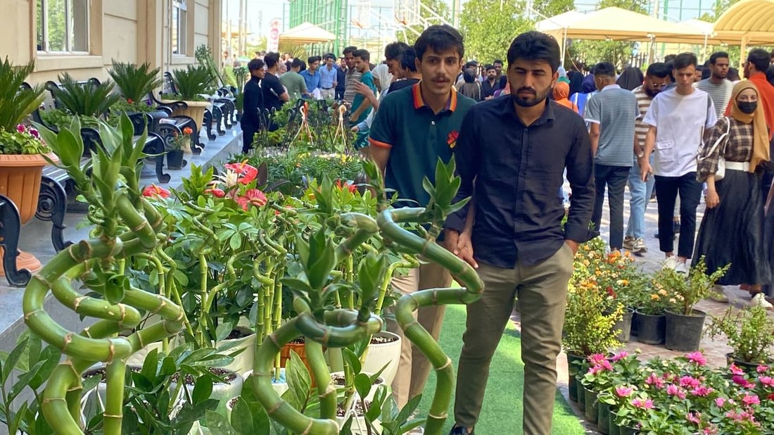 الناصرية تعرض شتلات البامبو وجلد النمر في معرض زهور نظمته جامعة العين