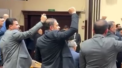 الموت لأميركا من داخل البرلمان العراقي.. هتافات النواب تزلزل القاعة (فيديو)