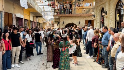 فيديو: فلاحون يستعرضون بالمناجل ودبكات وسط سوق القوش القديم.. انطلق “شوقا علايا”