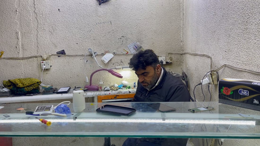 Erbil phone repairman has fixed thousands of devices — but doesn’t own one